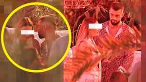 Teo, ispita supremă, nu a mișcat un deget, dar blondina i-a căzut la picioare! Și-a făcut fenta la Nuba: a hipnotizat-o!