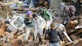 VIDEO Dezastru in SUA! Tornadele fac ravagii! Autoritatile depoziteaza cadavrele in camioane!