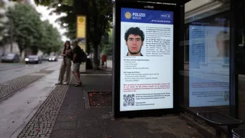 O persoană a murit și alte 16 au fost rănite, după ce o dubă a intrat în mulțime. Primele imagini cu atacatorul