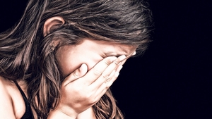 O copilă de 10 ani din Pașcani, abuzată sexual. Bărbatul a fost condamnat la 7 ani de închisoare