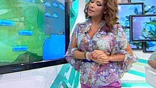 Pare o poza normala! Da click sa vezi continuarea! Uite cum a putut sa iasa la TV Roxana Vancea in aceasta dimineata!
