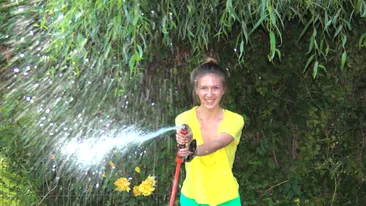 Uite cum se racoreste Adela Popescu intr-o zi torida! Ce crezi despre metoda ei?