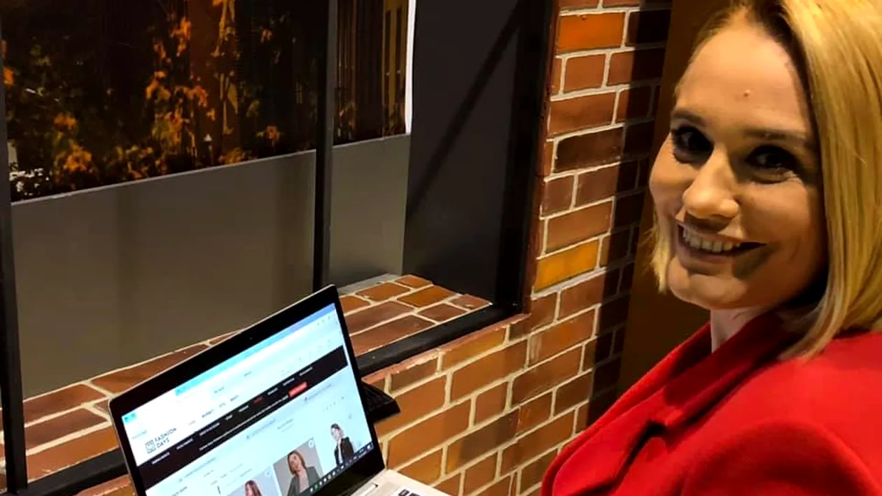 Andreea Esca, emblema PRO TV, nu copiază modelul celorlalte vedete din televiziune! Fără filtre, cu ridurile…