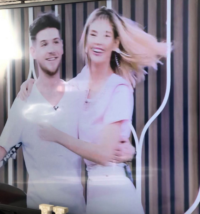 Dovada că asistenta de la „Neatza cu Răzvan și Dani” și Cuza de la „Noaptea Târziu” s-au împăcat! S-au îmbrățișat, în direct, la Tv
