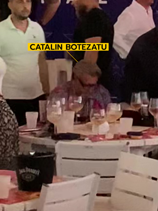 Cătălin Botezatu stă cuminte la masă, la LOFT Mamaia (Foto: CANCAN.RO)