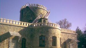 Locul de basm din România despre care se spune că este bântuit. Povestea singurului "templu spiritist" din lume