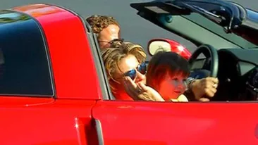 Anamaria Prodan s-a facut fleasca in fata unei masini Corvette rosie ca focul: Daca nu mi-o iau pe asta, mor!