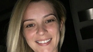 Nemachiată sau machiată? Cum credeţi că arată DIANA DUMITRESCU mai bine?