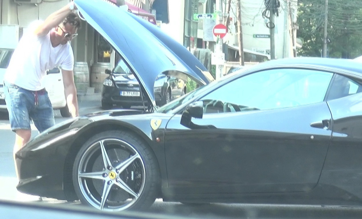 Zilele în care Iulian Dîrnea făcea senzaţie cu superbul său Ferrari negru au trecut