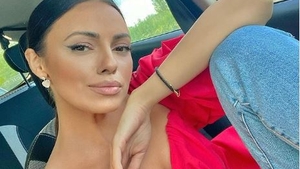 Asistenta TV Cosmina Adam, amenințată că va fi desfigurată cu acid sulfuric: ”Te voi arde!”