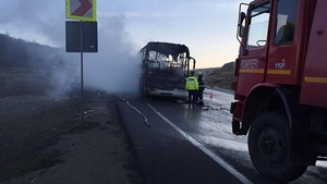 Un autocar a luat foc în trafic, în judeţul Cluj! Clipe de coşmar pentru şofer şi călători, până au intervenit pompierii