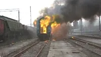 Tren în flăcări la Vatra Dornei! Călătorii au fost evacuați de urgență