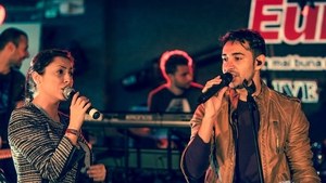 Aparitie surprinzatoare a unui mare artist, la un important eveniment muzical! A venit cu nasul bandajat la gala!