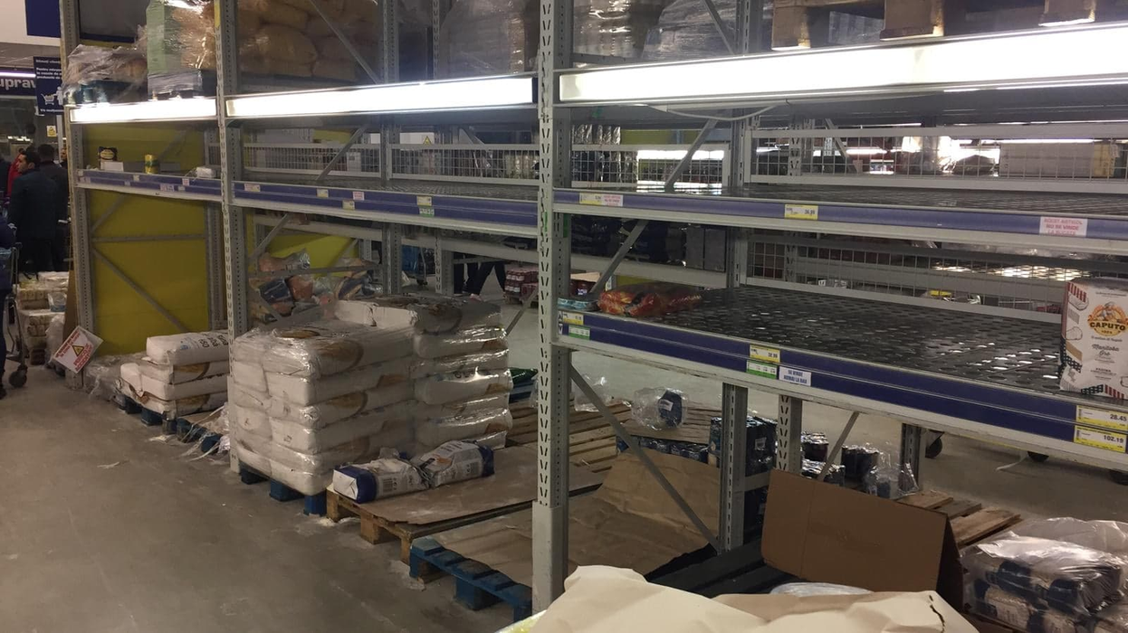 Românii au golit supermarketurile de frica coronavirusului! Imagini apocaliptice
