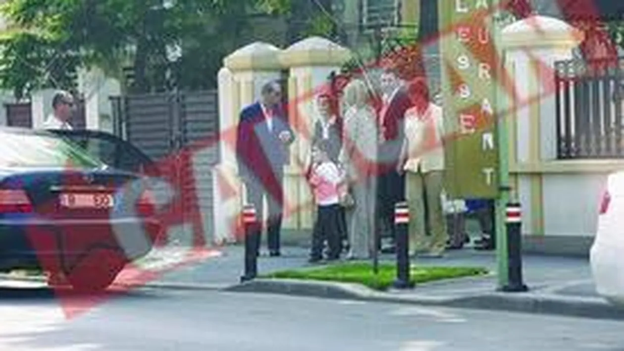 Mama premierului si-a serbat ziua cu Regele Mihai