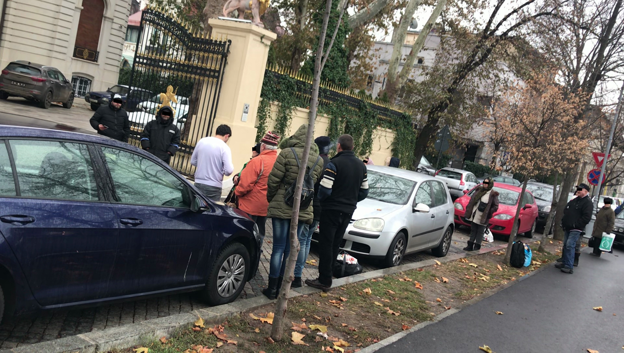 Ionuț Luțu, cancelarul lui Gigi Becali, și-a deschis ”punct de lucru” la poarta Palatului din Aleea Alexandru!