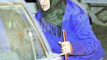 Maicuta Sebastiana de la Manastirea Tariceni este acuzata ca a lasat o batrana pe drumuri. Terorizata de stareta cu gemeni