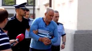 Cum a reacționat Gheorghe Dincă când i-a văzut pe anchetatori că îi hrănesc găinile din curte