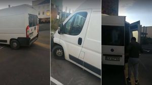 Polițiștii au oprit această dubiță cu numere de Covasna! Au rămas fără cuvinte când au văzut ce transporta: "Ia uite! Doamne ferește!"