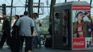 Ideea stralucita a celor de la Coca-Cola. Ce face acest automat de bauturi
