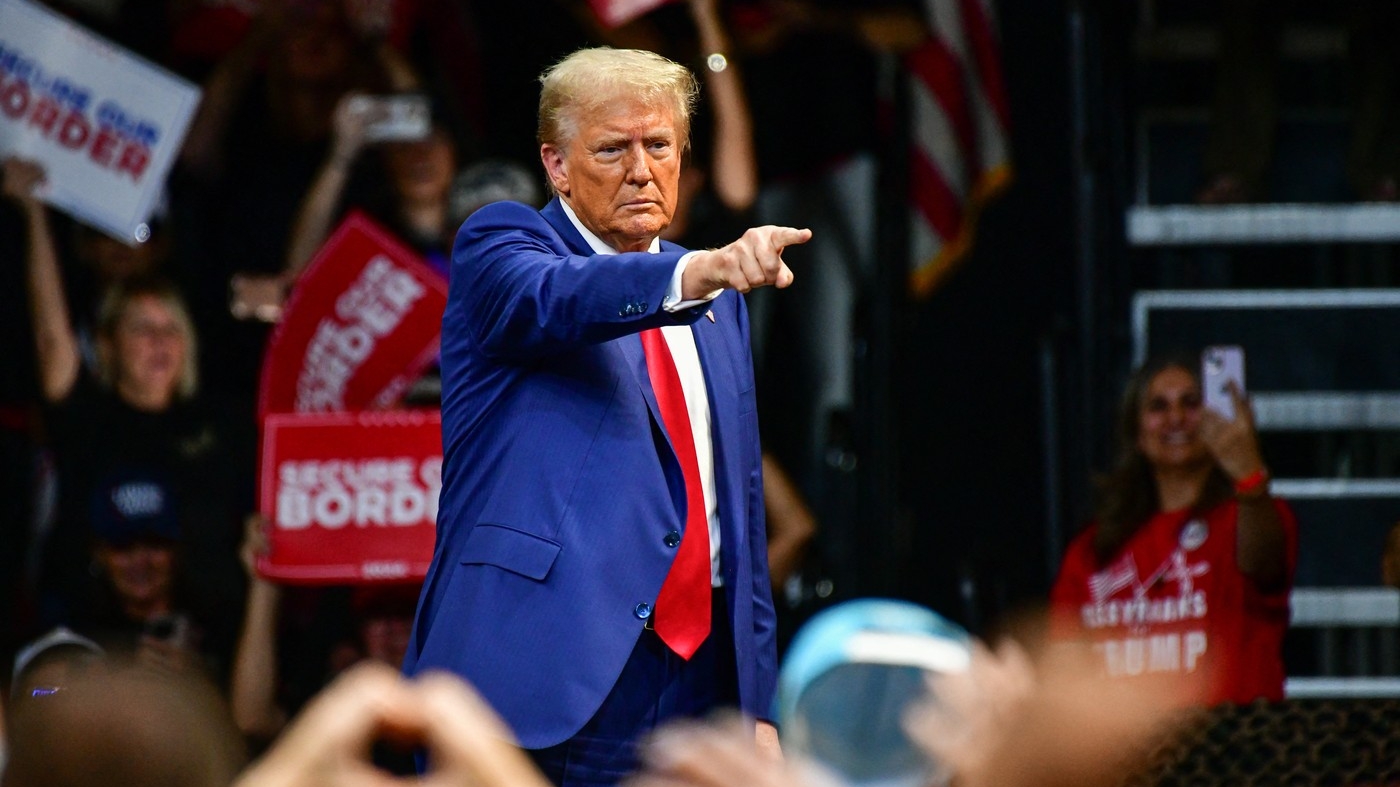 A treia tentativă de asasinat asupra lui Donald Trump! Un bărbat înarmat, arestat la mitingul de campanie al omului politic