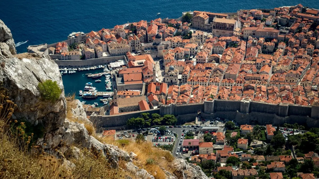 Orașul din Europa sufocat de turiști! 6,5 milioane de vizitatori și doar 40.000 de localnici