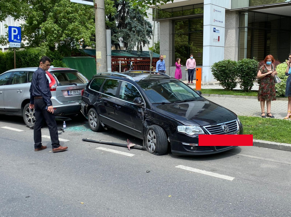 Mașină răsturnată pe Șoseaua Nordului din București! Fosta iubită a lui Ciro Castellano era la volan