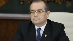 Asa nu l-ai vazut niciodata! Uite ce isi cumpara Boc de la mall