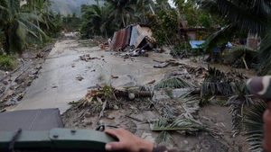 O fetiţă s-a născut în mijlocul dărâmăturilor, după trecerea taifunului Haiyan prin Filipine