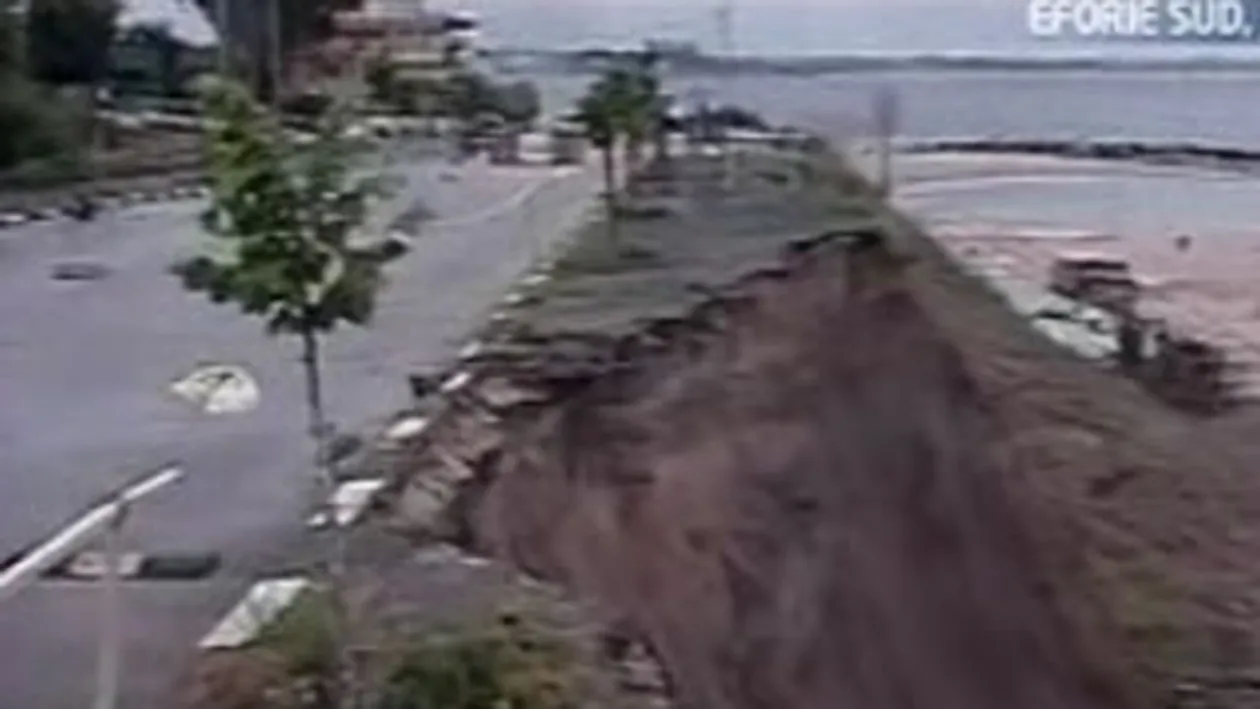 VIDEO Faleza din Eforie Sud se poate prabusi in orice moment