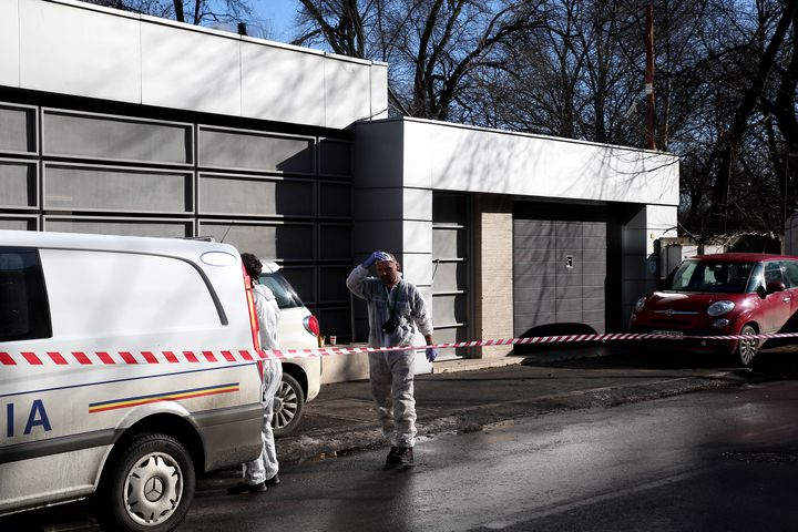 După spargere, anchetatorii au fost la vila lui Joshua Castellano, de unde au adunat date și au preluat probe care să-i conducă spre făptași