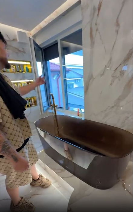 Cum arată casa lui Costel Biju? Palatul manelistului amintește de luxul din Dubai