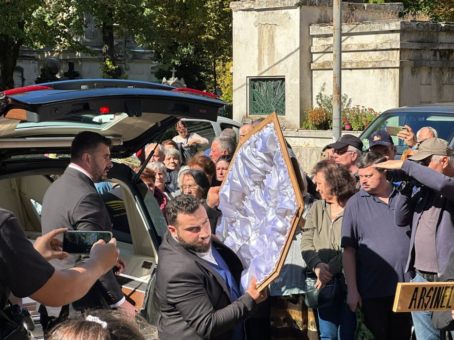 Alexandru Arșinel, condus pe ultimul drum  (Foto: CANCAN.RO)