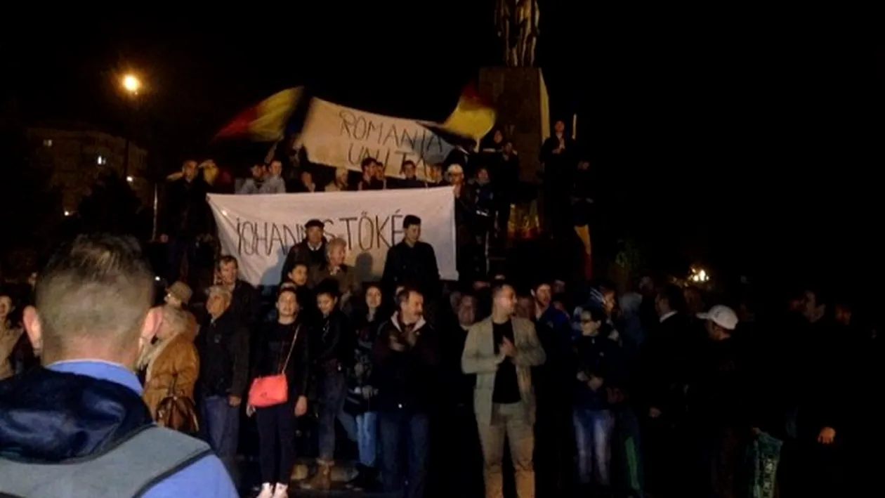 PROTEST Iohannis=Basescu, in centrul Ploiestiului, pentru o Romanie Unita!
