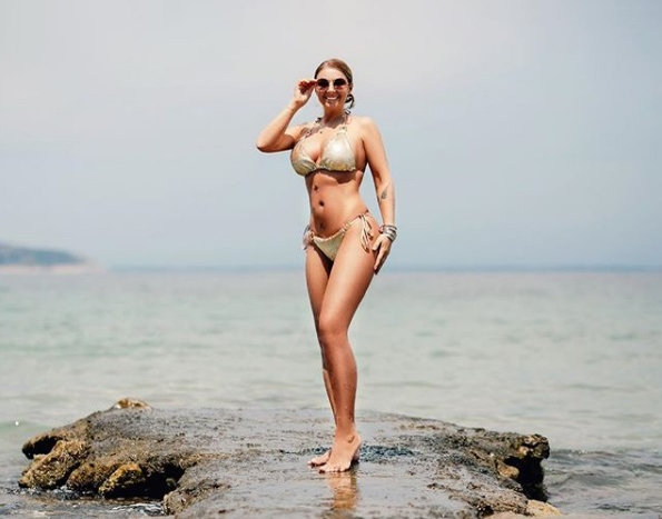 Anamaria Prodan, apariție de senzație pe litoral. A îmbrăcat un costum de baie minuscul și…