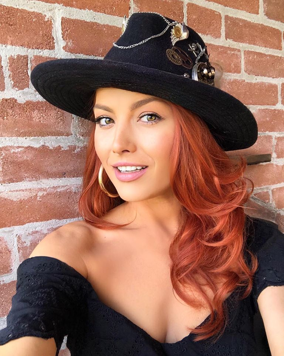 Elena Gheorghe are probleme cu bona:  ”Îmi mai trebuie una, nu mă descurc!”