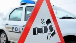 Accident mortal în Dolj, după ce un șofer a lovit un cap de pod și s-a rostogolit cu mașina 40 de metri
