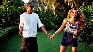 Fanilor li s-a tăiat respiratia când l-au văzut! Ce a făcut Jay Z, in timp ce sotia sa sustinea un concert