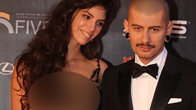 Pervers! Iubita lui Vali Barbulescu a defilat pe covorul rosu cu sfarcul la vedere si cu… cercelul in san!
