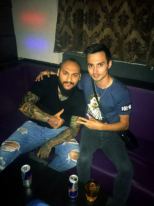 Dani Mocanu și-a tras piscină de plastic, care e “păzită” de lei suflați cu aur! “Regele, la o mică relaxare”