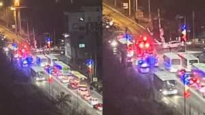 Autocar blocat pe calea ferată, în Pipera! Traficul este îngreunat în ambele sensuri