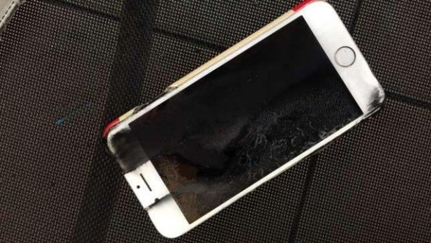 Incident dramatic provocat de un iPhone! 8 persoane au fost rănite şi un magazin Apple, evacuat