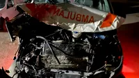 Accident cu ambulanța. Șoferul consumase alcool și a lovit doi măgari. Asistentul a fost rănit