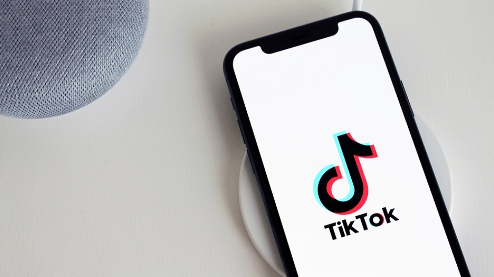 O fetiță de 12 ani a murit, după ce a făcut o provocare periculoasă pe TikTok: "Ea suferea mult din cauza bullying-ului"