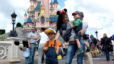 Andi Moisescu si-a dus familia in vacanta la Disneyland: Au fost doua zile pline, traite numai in parcuri, de la 10 dimineata si pana seara, la 7
