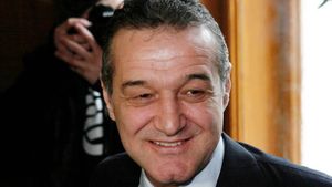 Gigi Becali, la bustul gol in curtea inchisorii! S-a transformat din "Latifundiarul din Pipera" in "boss-ul de la Jilava"