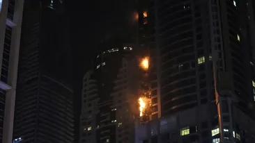 Incendiu de proporţii în DUBAI! Unul dintre cei mai impresionanţi zgârie-nori a luat foc