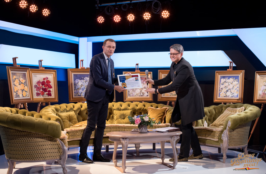 Preşedintele Academiei Române, Ioan Aurel Pop, actriţa Maia Morgenstern și cuplul Alina Sorescu și Alexandru Ciucu, în debutul noului sezon „Drag de România mea!”