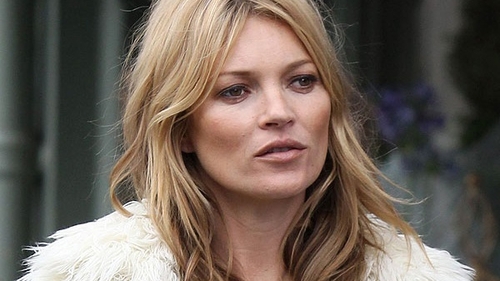 Fiica manechinului KATE MOSS îi calcă pe urmele mamei sale! Aşa şi-a făcut adolescenta debutul în lumea modei