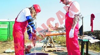 Au construit case pentru oameni sarmani